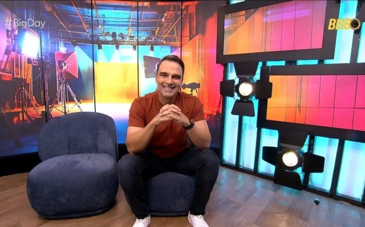 Quanto Tadeu Schmidt ganha no BBB 25? Salário é um dos maiores da Globo