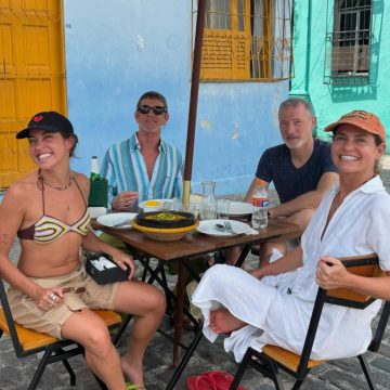 Valentina Bandeira celebra encontro em família em Salvador: “Eu, meu pai, o marido dele e a minha mãe’