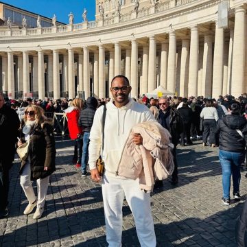 Vanderson Nascimento celebra chegada de 2025 durante férias em Roma