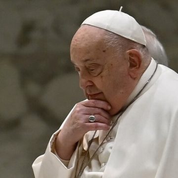 Papa Francisco apresenta ‘leve melhora’ em seu quadro de saúde, informa boletim médico