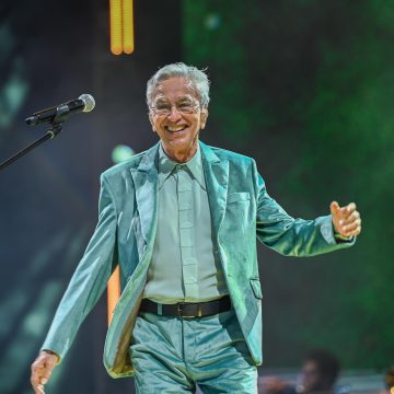 Caetano Veloso relembra tempos de exílio e dá receita de moqueca: ‘Até que eu acertava’