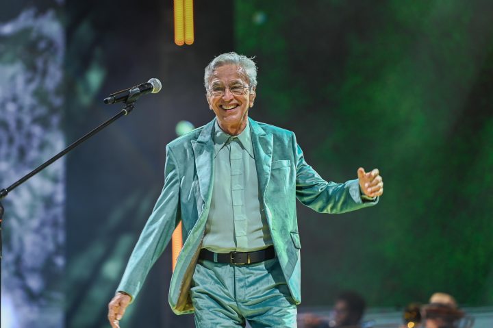 Caetano Veloso relembra tempos de exílio e dá receita de moqueca: ‘Até que eu acertava’