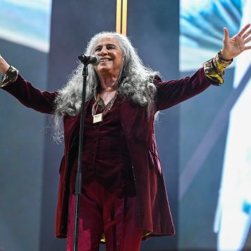 Maria Bethânia anuncia turnê em celebração aos 60 anos de carreira