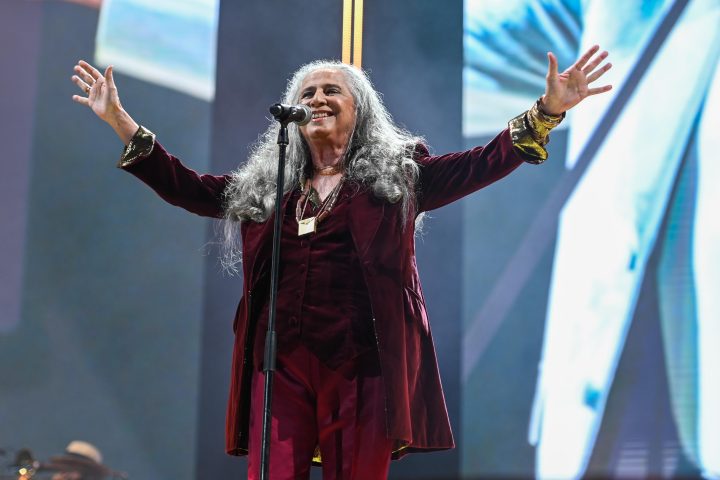Maria Bethânia anuncia turnê em celebração aos 60 anos de carreira