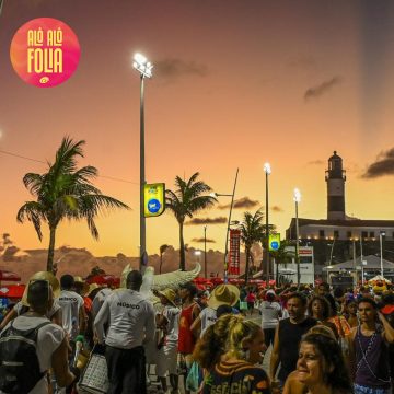 Fuzuê inicia maratona da folia em Salvador com muita música, fantasias e diversão