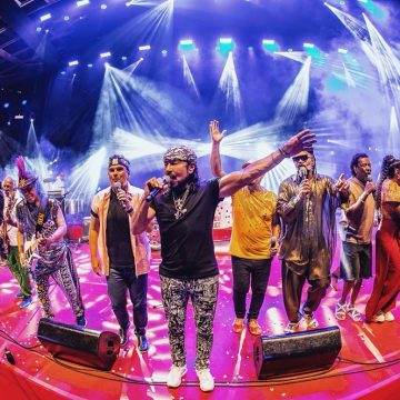 Irmãos Macedo recebem Bell Marques, Carlinhos Brown e mais em show histórico pelos 75 anos do trio elétrico