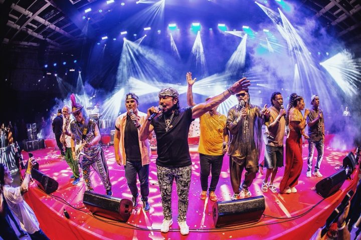 Irmãos Macedo recebem Bell Marques, Carlinhos Brown e mais em show histórico pelos 75 anos do trio elétrico