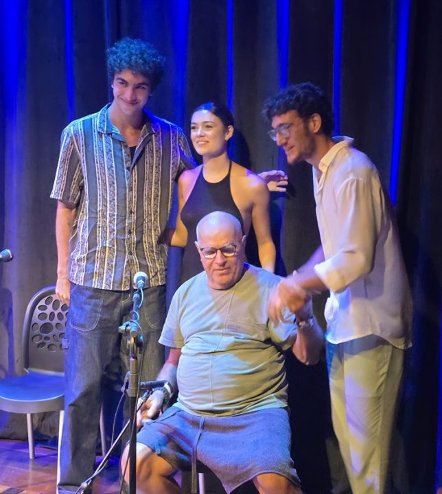 Filho de Marisa Monte canta com Sophie Charlotte em Salvador; veja vídeo