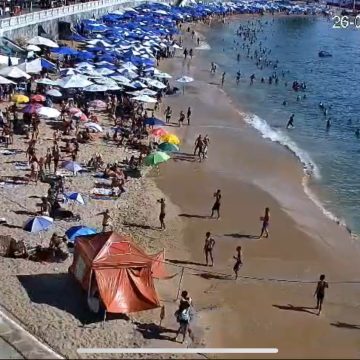 Contenção na Barra desabou após homem tropeçar durante discussão; veja vídeo