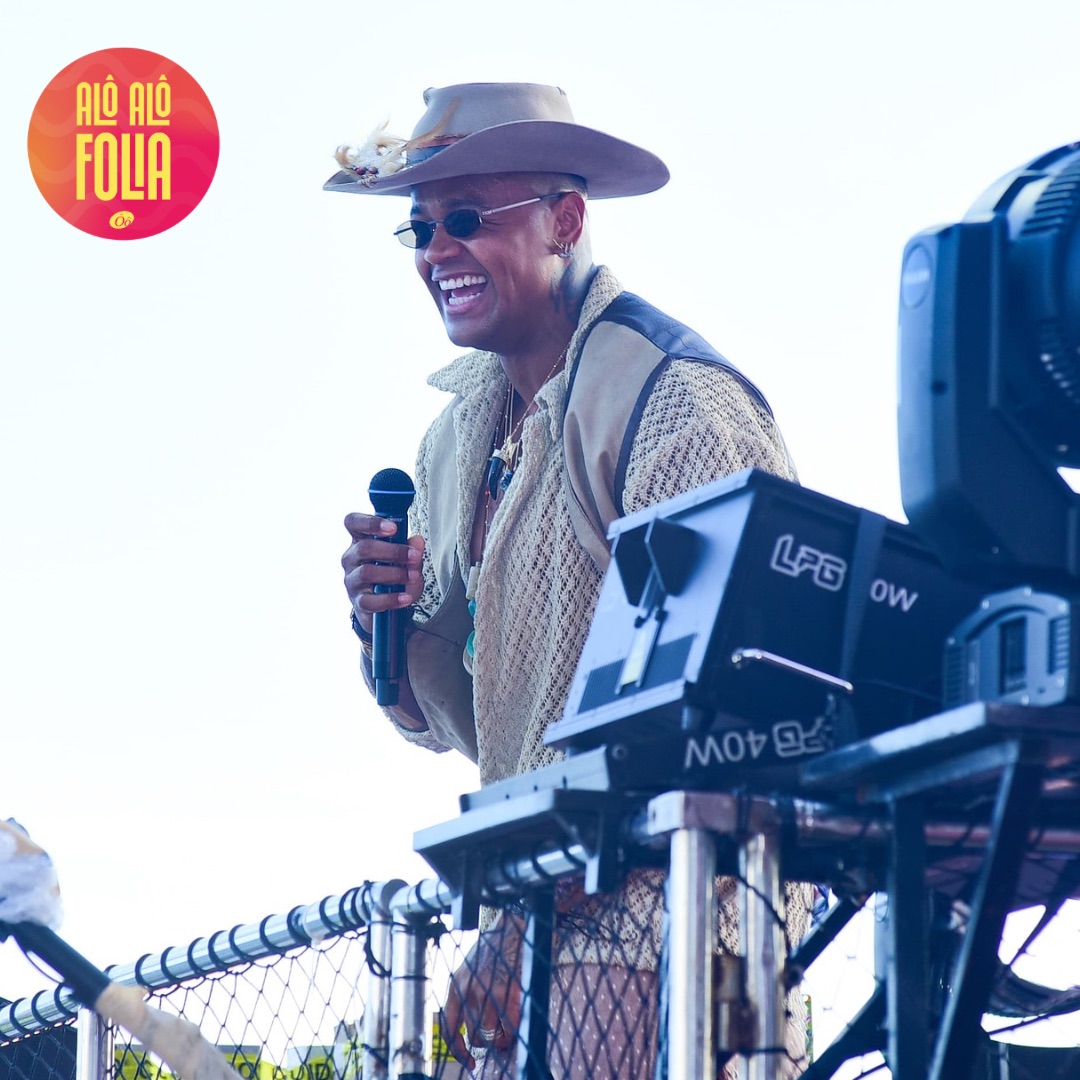 Leo Santana incorpora Indiana Jones e arrasta multidão com o Bloco do Nana no Carnaval de Salvador
