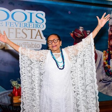 Licia Fabio promove tradicional festa de Iemanjá em Salvador; veja fotos