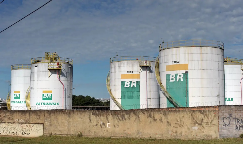 Combustíveis sobem, gás natural cai: reajuste neste sábado (1º) impacta no bolso do brasileiro