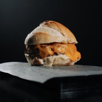 Bravo Burger lança menu no Alto Verão, com foco no 100% artesanal; conheça algumas novidades