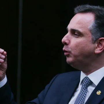 Pacheco se despede da presidência do Senado e cita defesa da democracia como legado