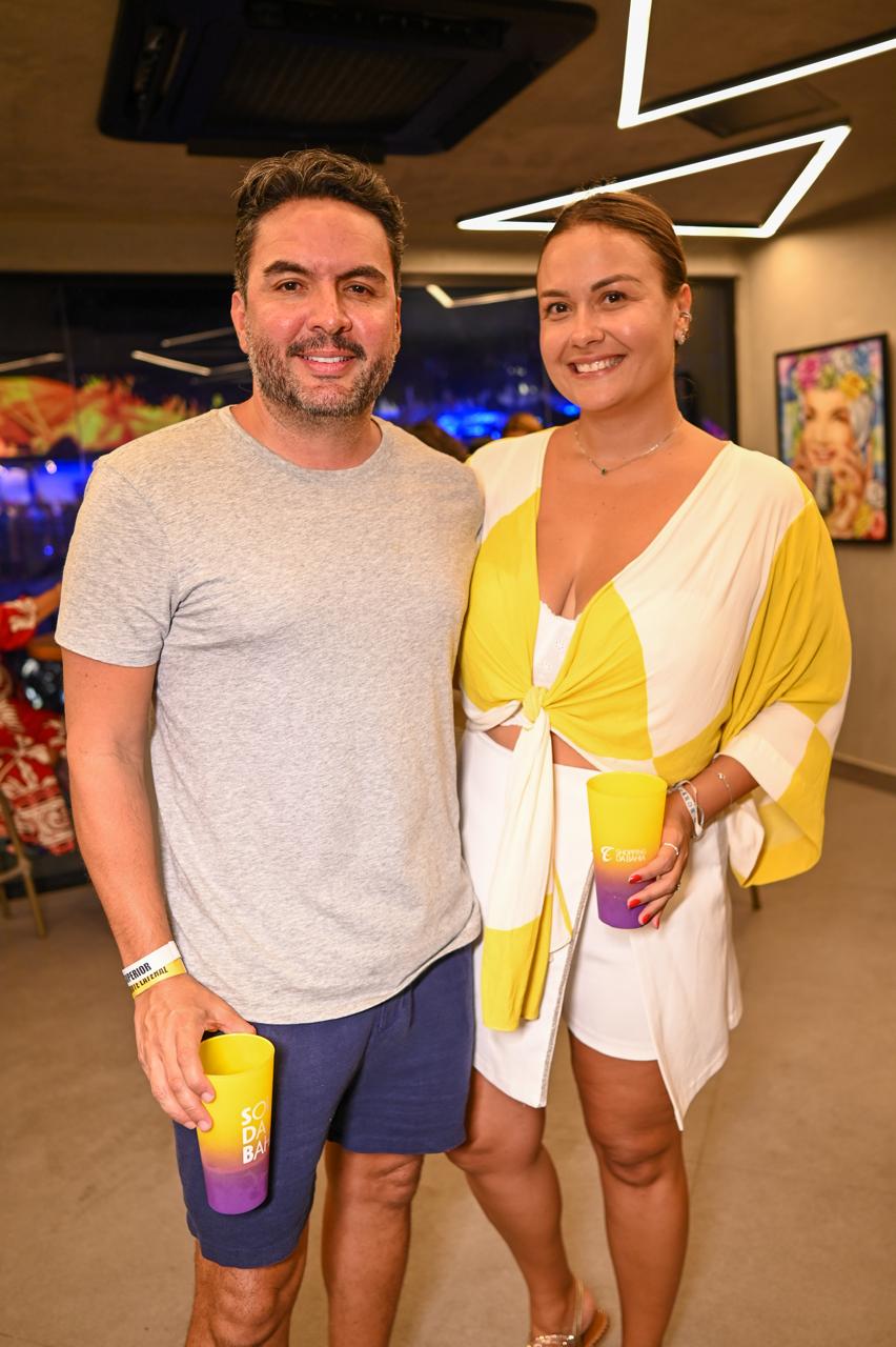 Rogério Tedesco e Aline Caravina