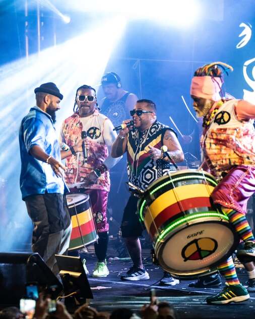 BaianaSystem recebe Olodum no pré-Carnaval de Salvador