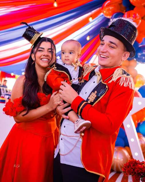 João Gomes anuncia que será pai novamente e encanta público com chá revelação fofo