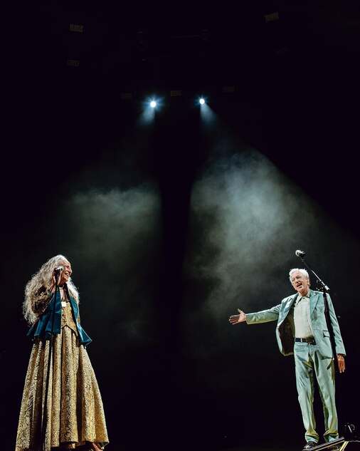 Caetano Veloso resgata registros do show histórico com Maria Bethânia em Salvador: “Ainda emocionado”