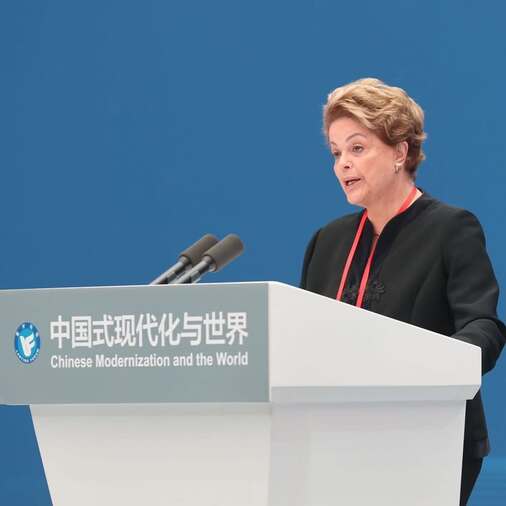Ex-presidente Dilma Rousseff recebe alta após uma semana internada na China