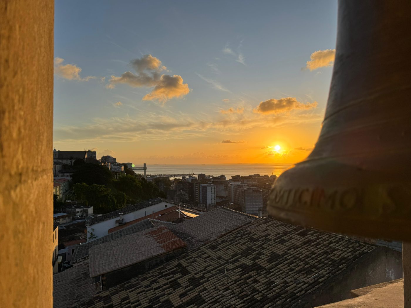 Fim de tarde especial! Igreja trissecular oferece torre para pôr do sol com vista panorâmica da Baía de Todos-os-Santos e Centro Histórico de Salvador