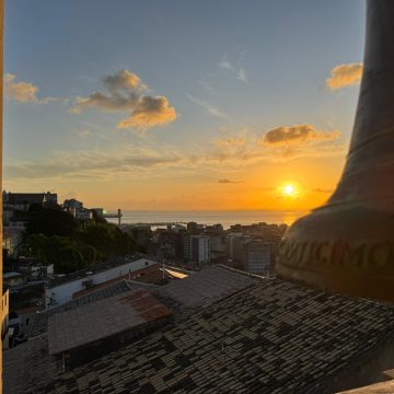 Fim de tarde especial! Igreja trissecular oferece torre para pôr do sol com vista panorâmica da Baía de Todos-os-Santos e Centro Histórico de Salvador