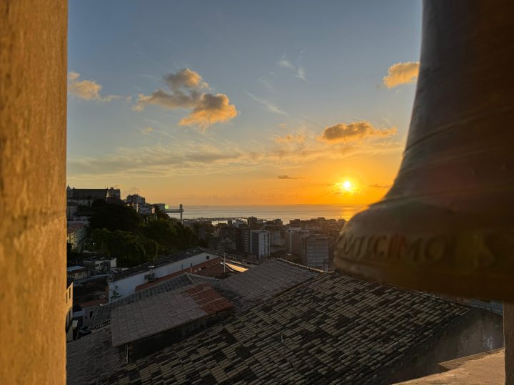 Fim de tarde especial! Igreja trissecular oferece torre para pôr do sol com vista panorâmica da Baía de Todos-os-Santos e Centro Histórico de Salvador