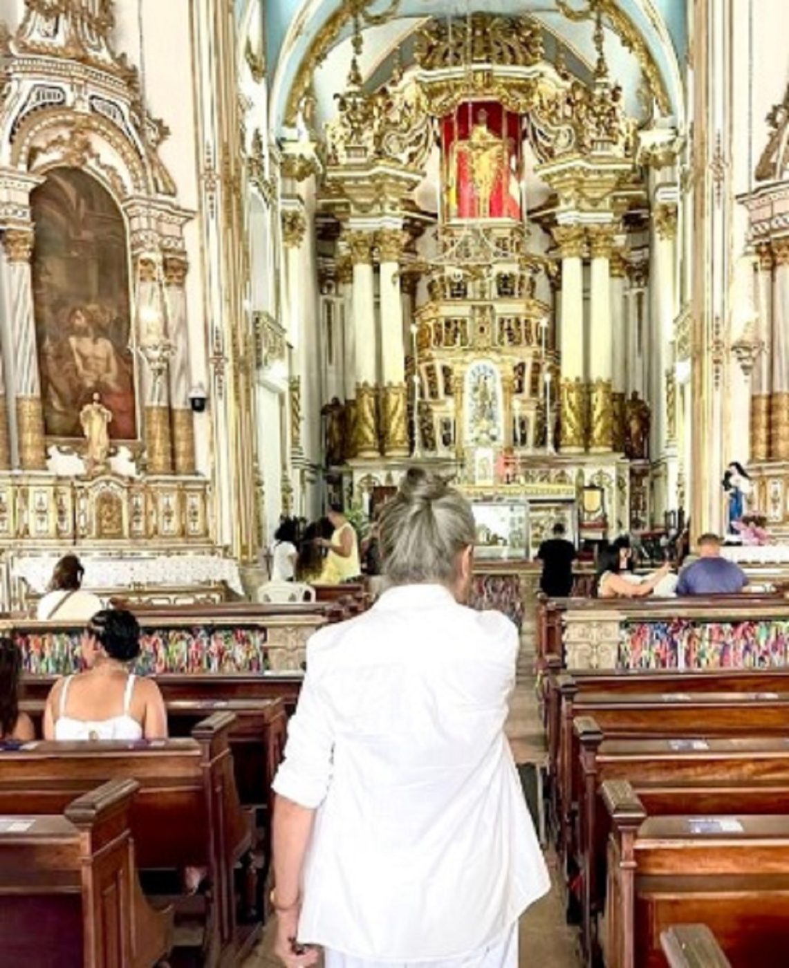 Maria Bethânia visita Igreja do Bonfim antes de show com Caetano Veloso na Fonte Nova