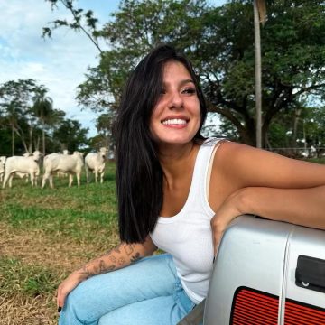 Boiadeira! Ana Castela posa com gado em dia de fazenda: “Meu e do meu pai”