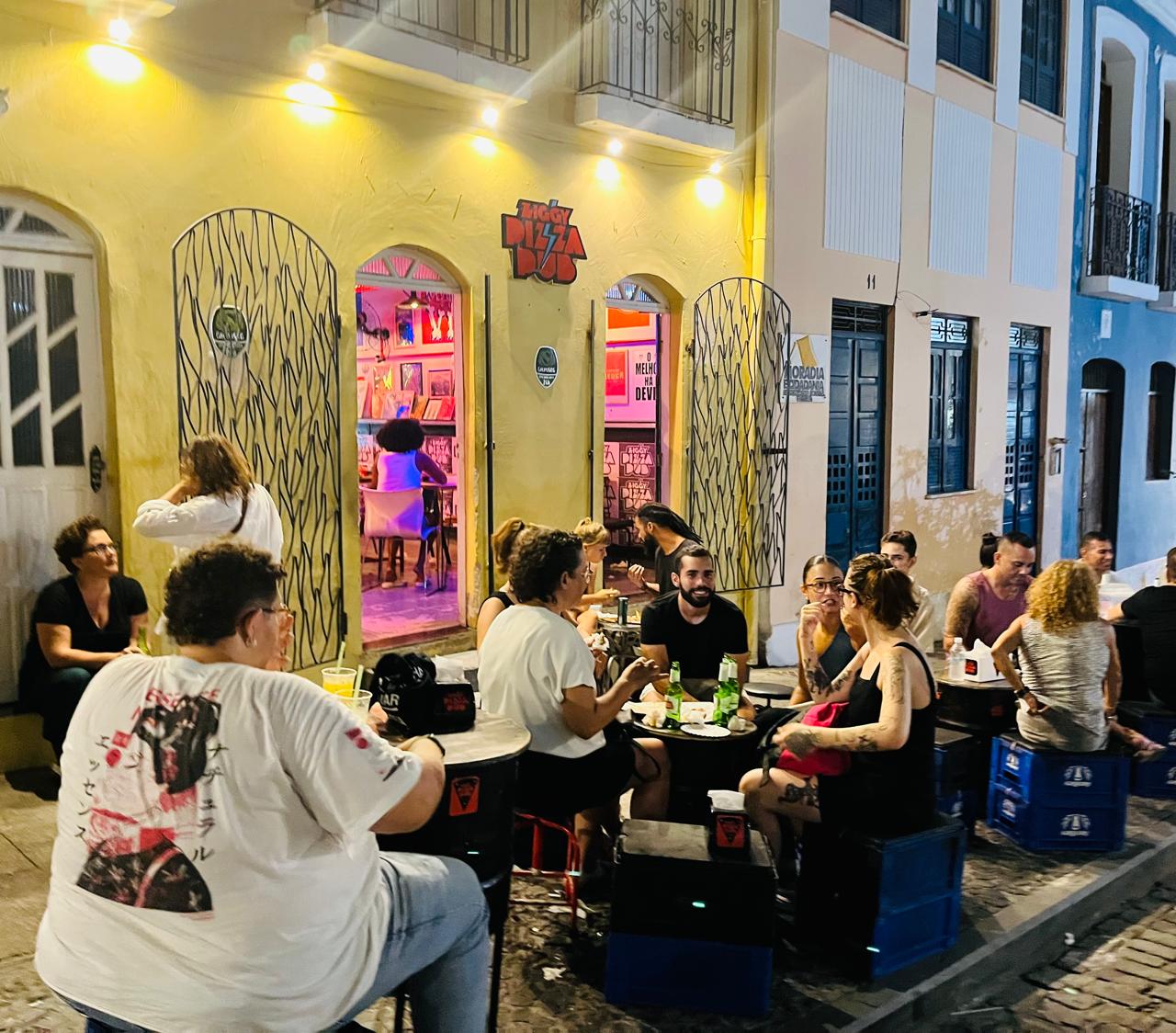 Faz até fila! Conheça pizzaria no Carmo que triplicou faturamento durante o verão