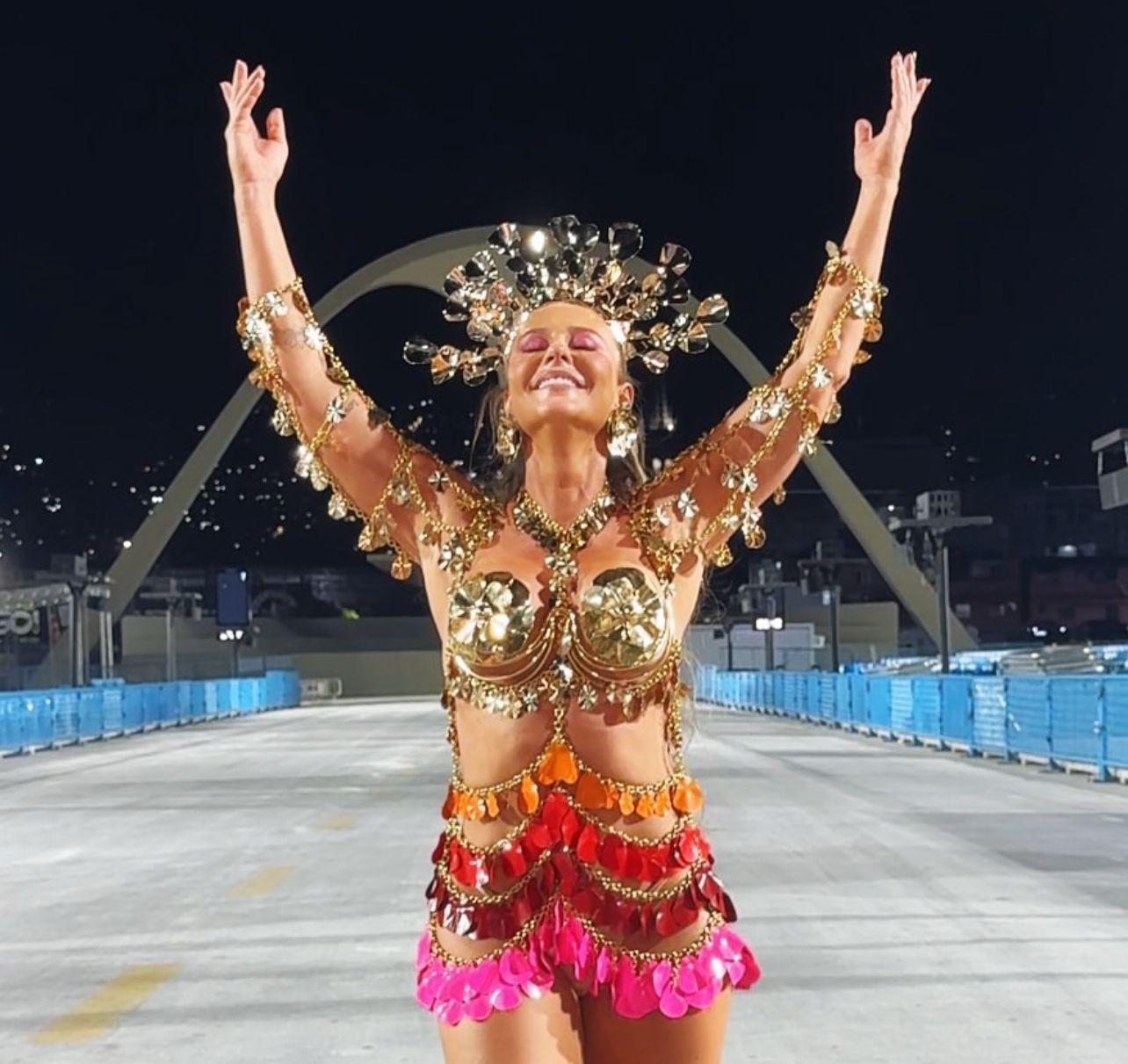 Paolla Oliveira anuncia despedida como rainha de bateria da Grande Rio