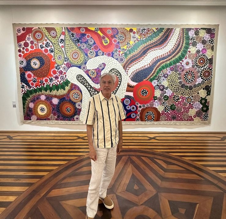 Caetano Veloso visita exposição de Aislan Pankararu em Salvador: ‘Encantado’