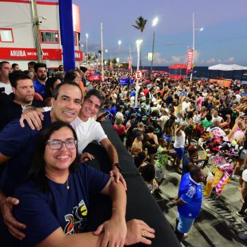 ACM Neto prestigia furdunço e fala sobre Carnaval de Salvador: “Maior evento do Brasil”