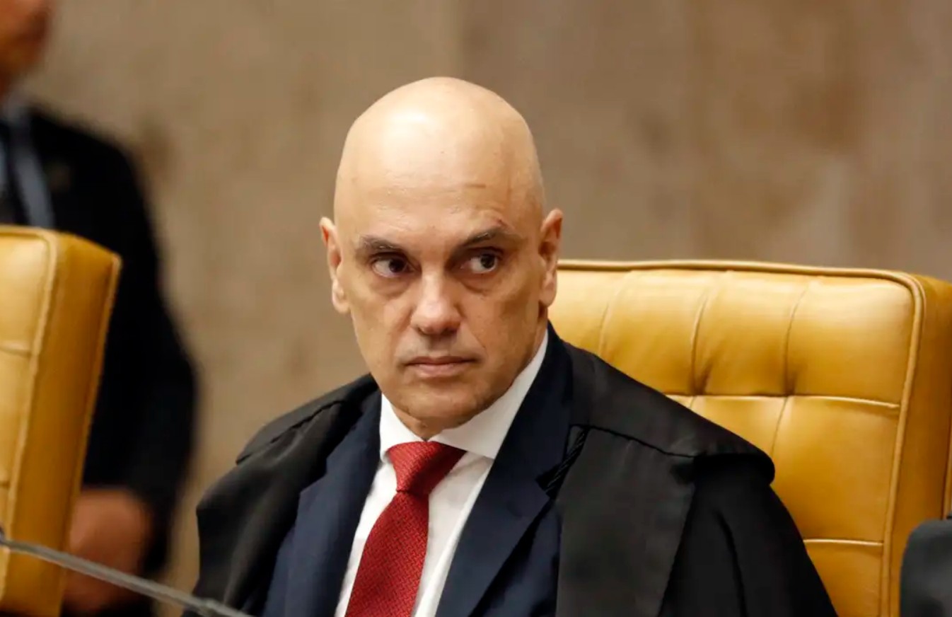 Alexandre de Moraes multa X em R$ 8 milhões por descumprimento de decisão; entenda