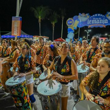 Largo do Rio Vermelho registra grande movimentação na noite do dia 1º de fevereiro