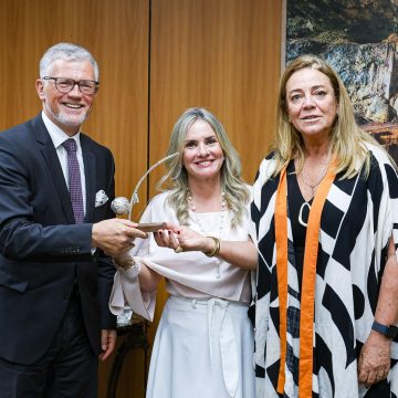 Embaixador da Ucrânia visita a Bahia e recebe presente da Assembleia Legislativa