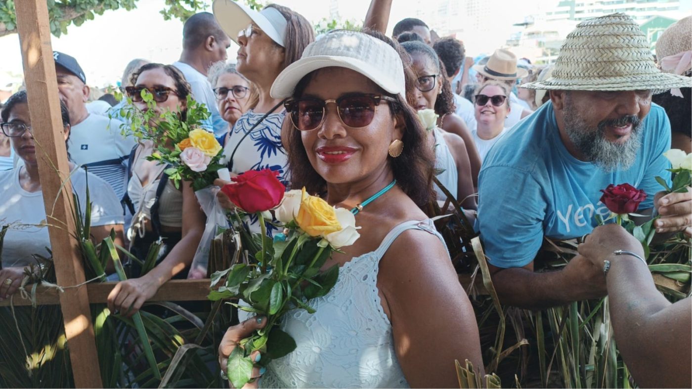 ‘Ela me salvou de dois afogamentos’, celebra devota de Iemanjá