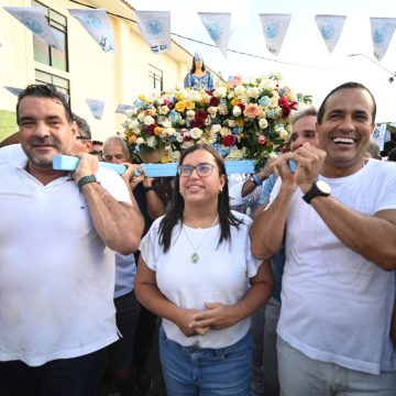 Bruno Reis acompanha entrega do presente principal para Iemanjá e exalta festa