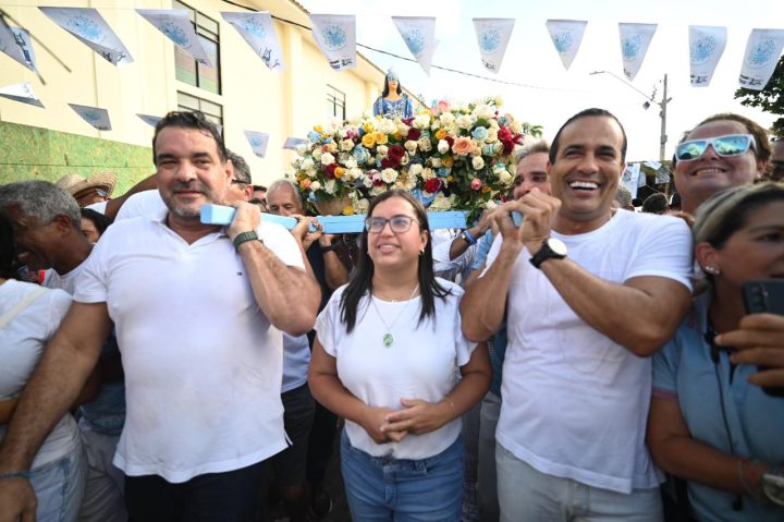 Bruno Reis acompanha entrega do presente principal para Iemanjá e exalta festa