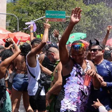 Blocos de rua gratuitos são atração preferida de quem curte carnaval