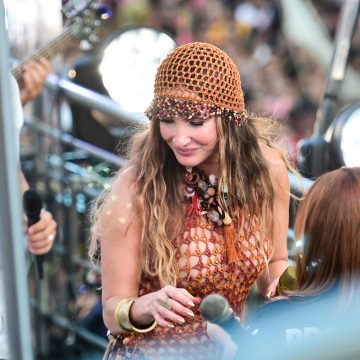 Claudia Leitte se apresenta em bloco de pré-carnaval em Guarulhos; veja fotos