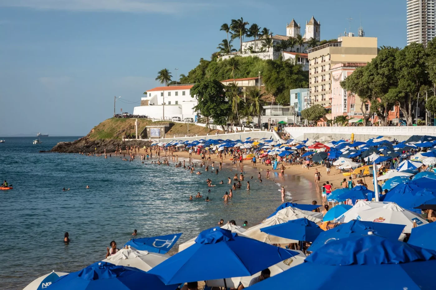 PL e abaixo-assinado querem proibir caixas de som nas praias de Salvador