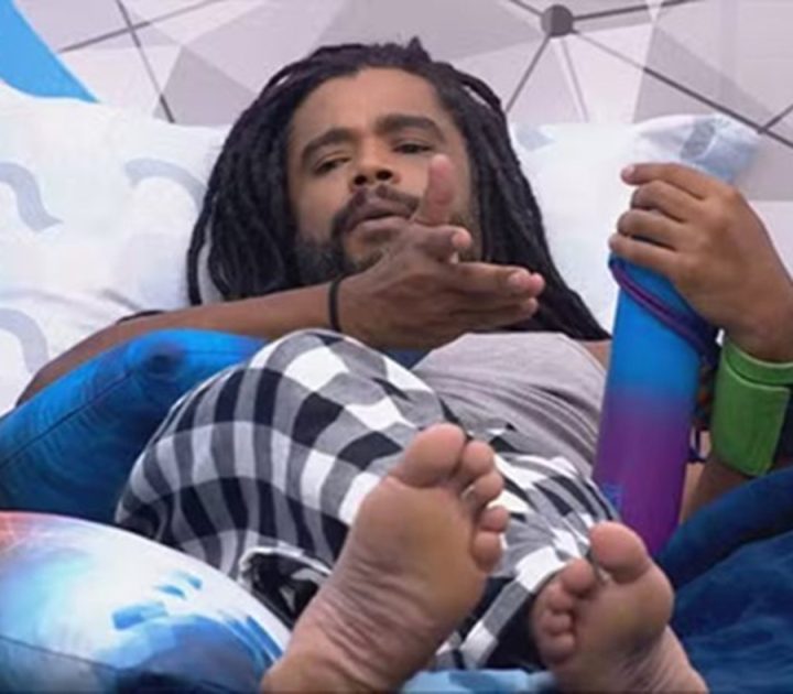 Detonado, Diogo Almeida questiona reação de sister no BBB 25: ‘Muito estranho’
