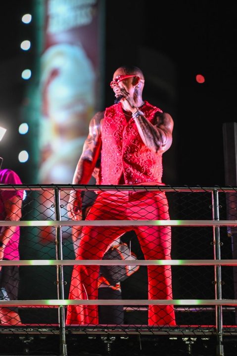 Leo Santana abre o Pipoco e arrasta multidão no pré-Carnaval de Salvador – Foto: Elias Dantas/Alô Alô Bahia