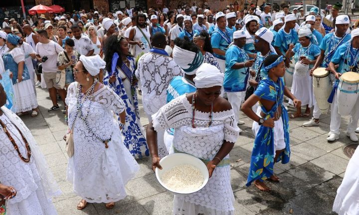 Milhares de pessoas celebram Dia de Iemanjá e diversidade religiosa