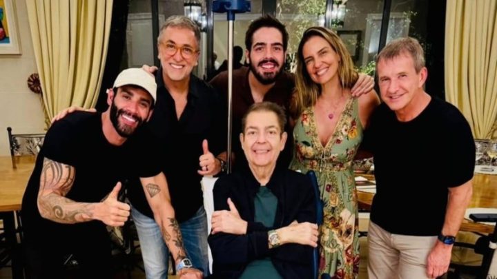 Faustão aparece em foto rara ao lado de Gusttavo Lima e amigos
