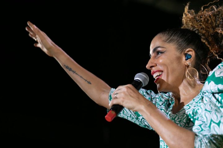 Marcia Castro celebra o samba reggae em show gratuito na capital baiana
