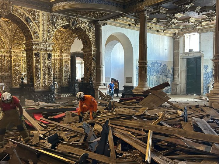 Veja como ficou o interior da Igreja de São Francisco após desabamento