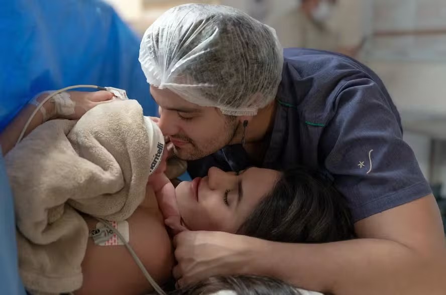 Jade Magalhães fala de maternidade e corpo quase 2 meses após parto de filha com Luan Santana