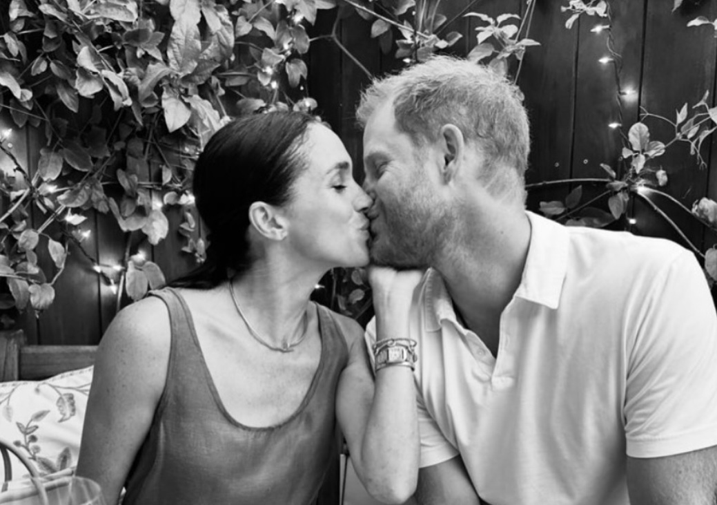 Meghan Markle celebra Valentine’s Day em foto romântica com Harry