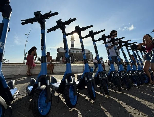 Patinetes elétricos terão funcionamento especial durante o Carnaval de Salvador; entenda